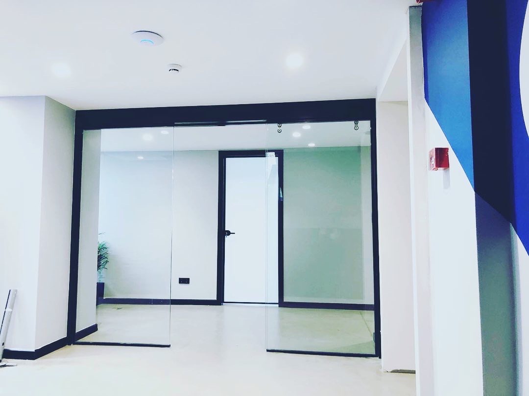 Hoppe Çerçeveli Cam