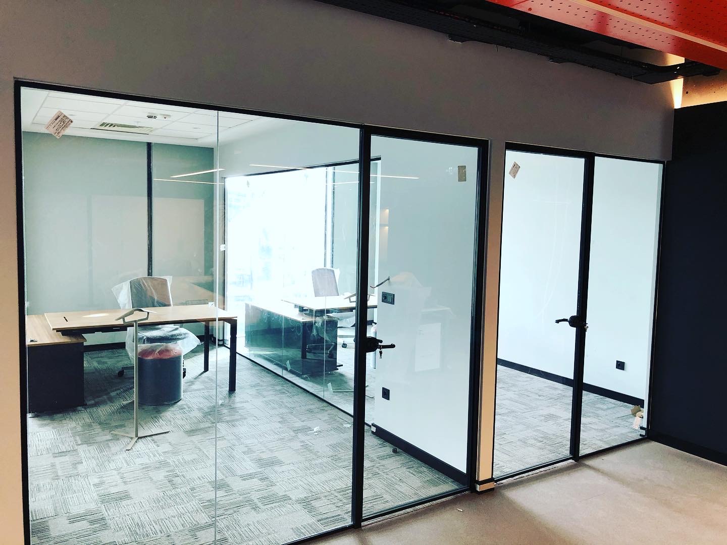 Hoppe Çerçeveli Cam Ara Bölme